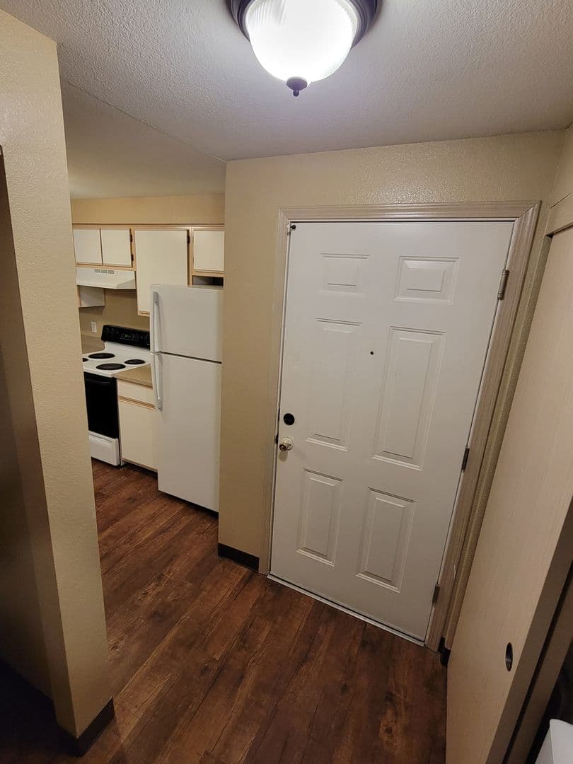 Salem Apartment: 435 Vista Ave SE