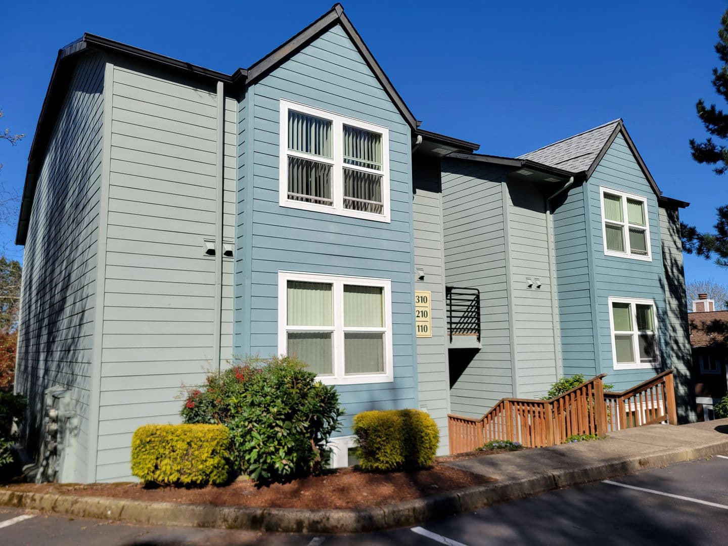 Salem Apartment: 435 Vista Ave SE