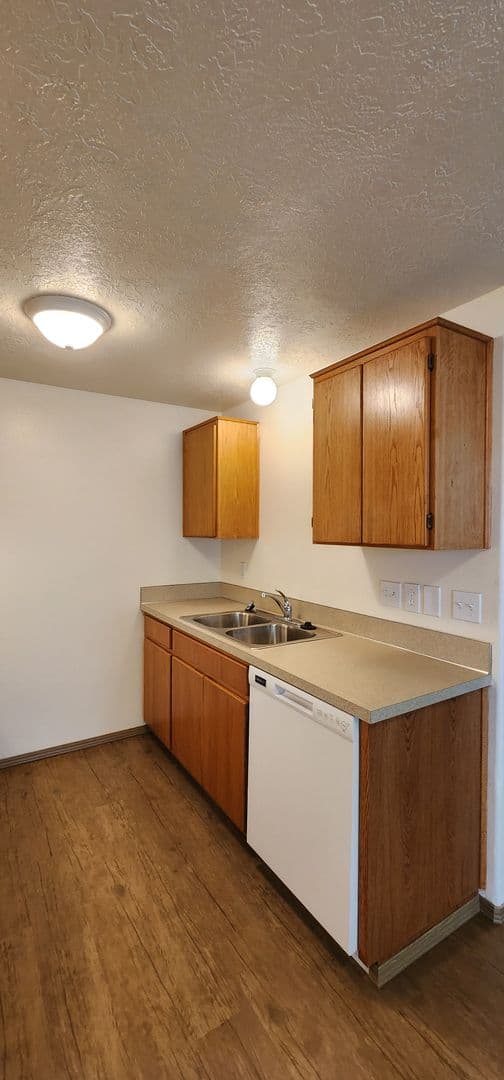 Keizer Apartment: 4022 Holly Ct NE
