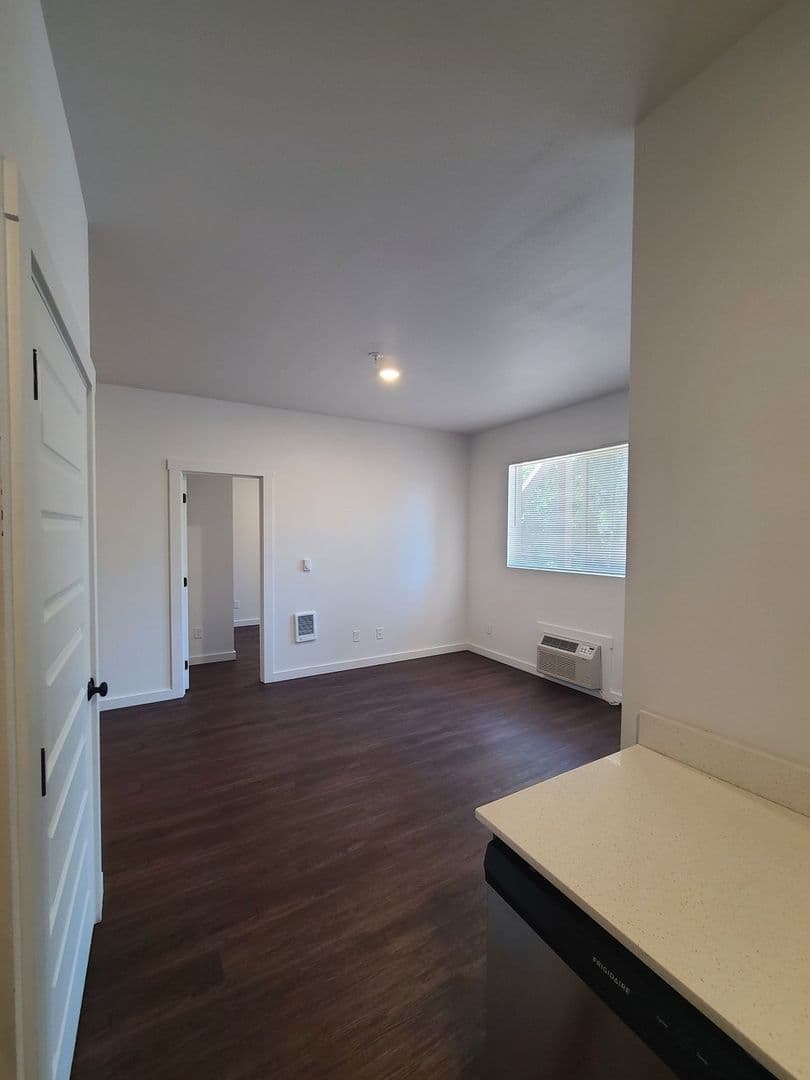 Sweet Home Apartment: 987 Long St