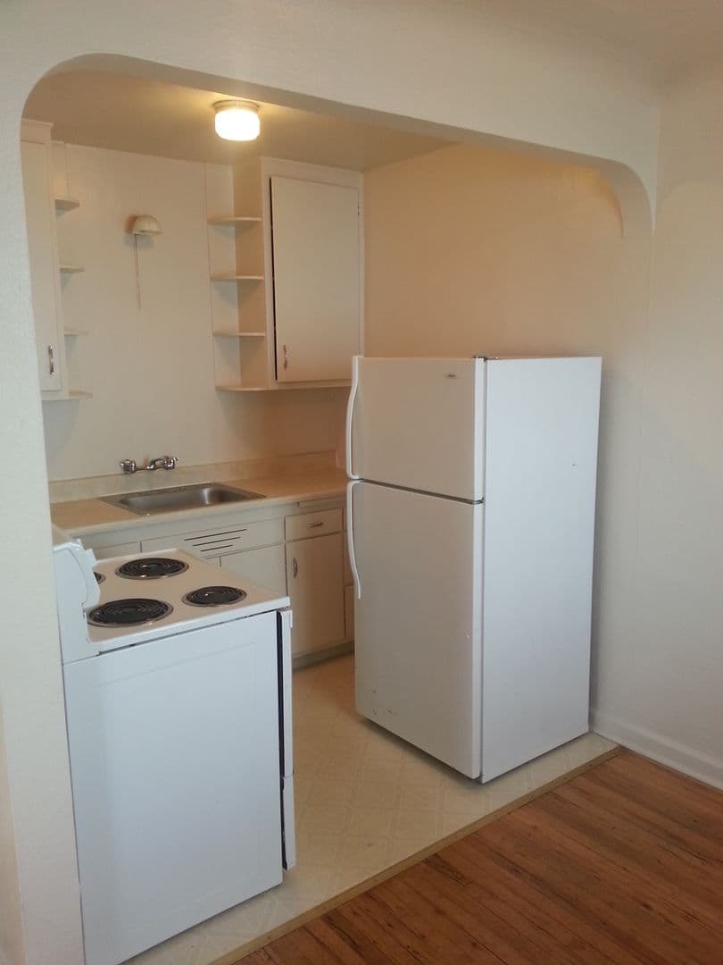 Salem Apartment: 1642 13th St SE
