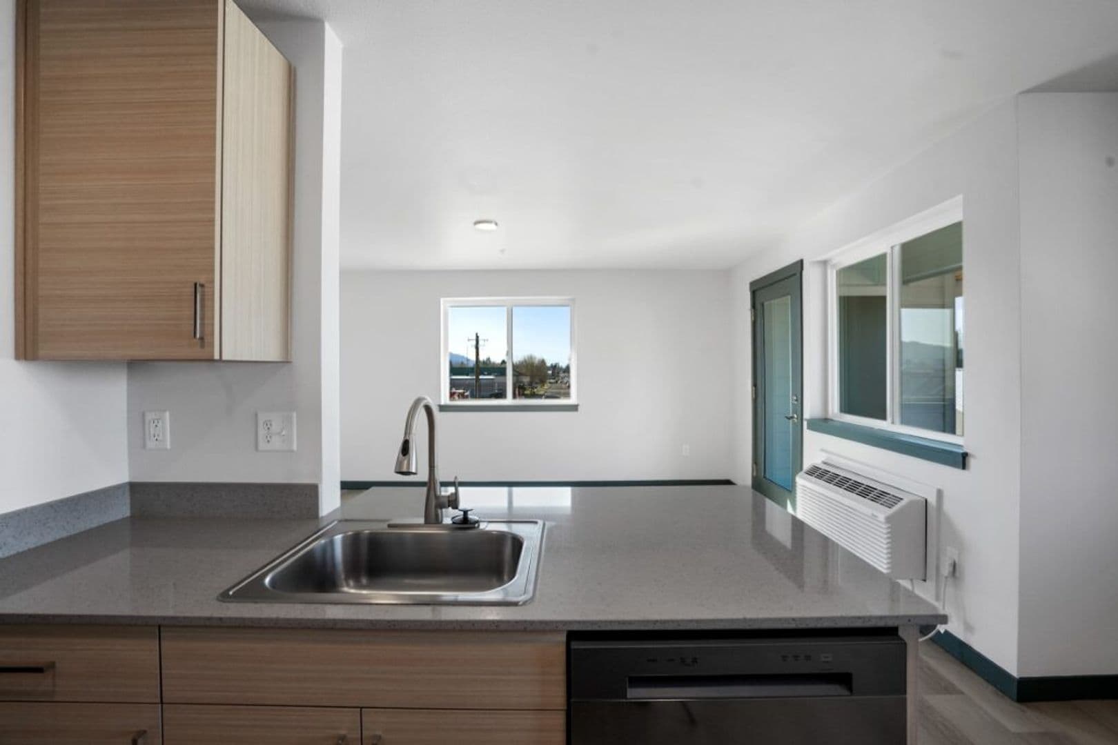Lebanon Apartment: 305 East Airport Road