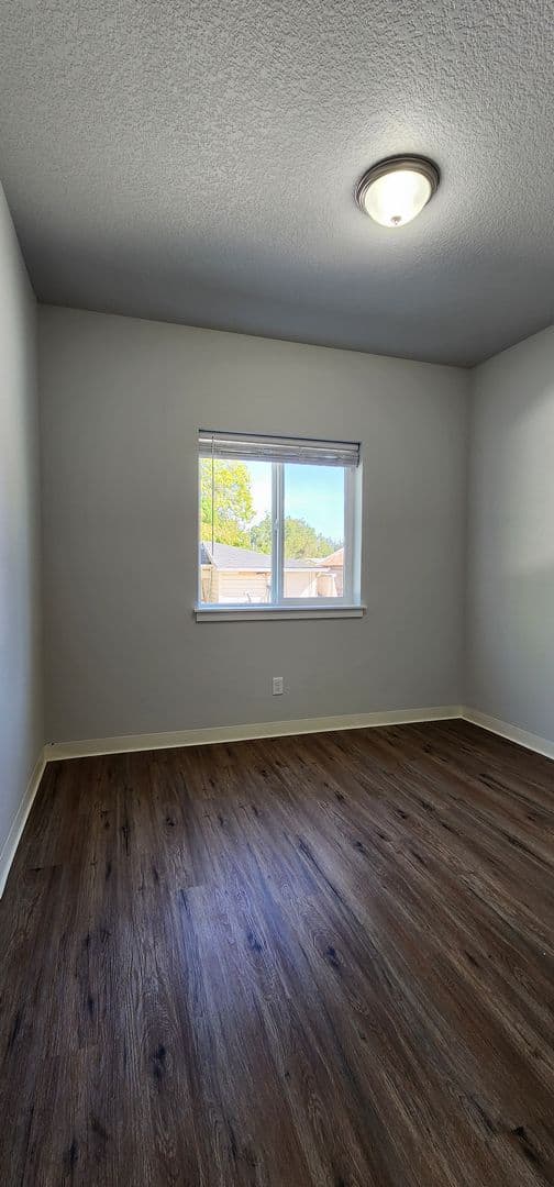 McMinnville Apartment: 1720 SW 2nd Street