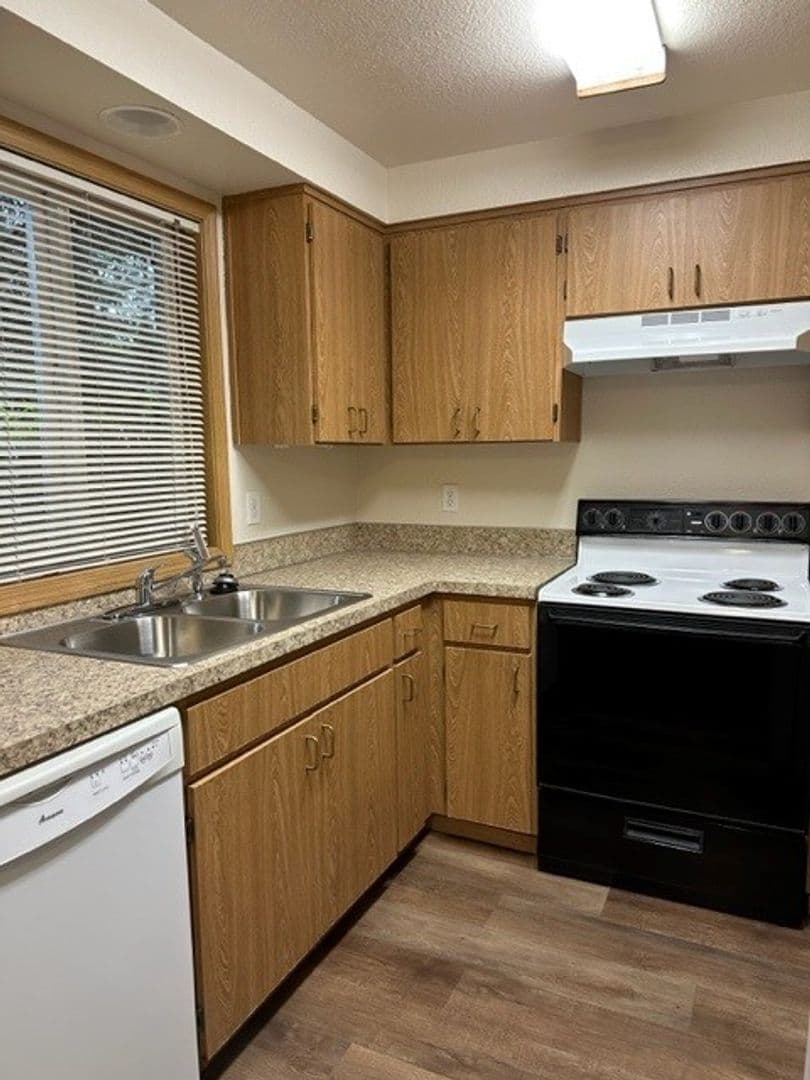 Keizer Apartment: 581 Manbrin Drive NE