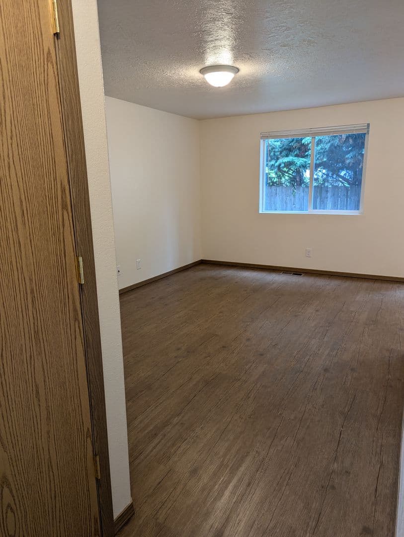 Keizer Apartment: 4022 Holly Ct NE