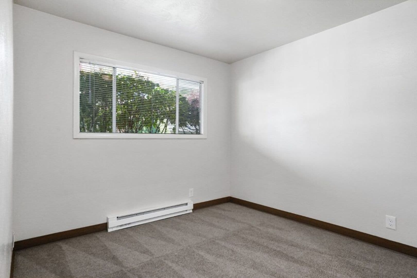 Salem Apartment: 1869 Broadway St NE