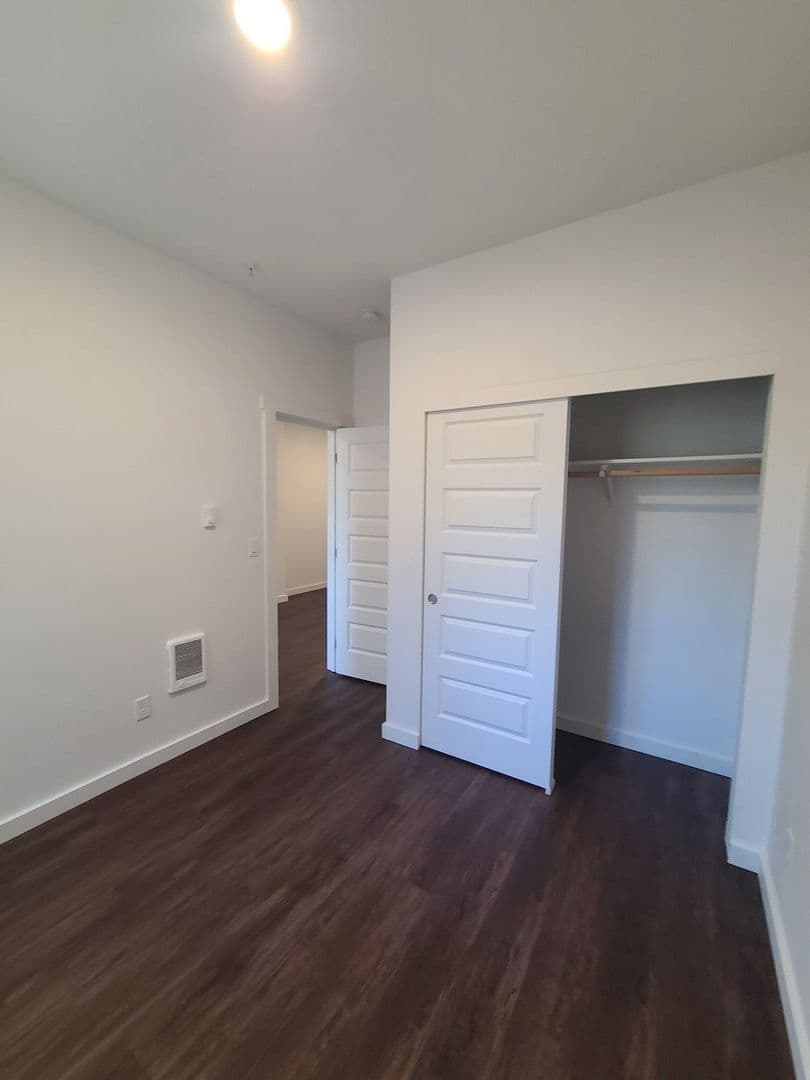 Sweet Home Apartment: 987 Long St