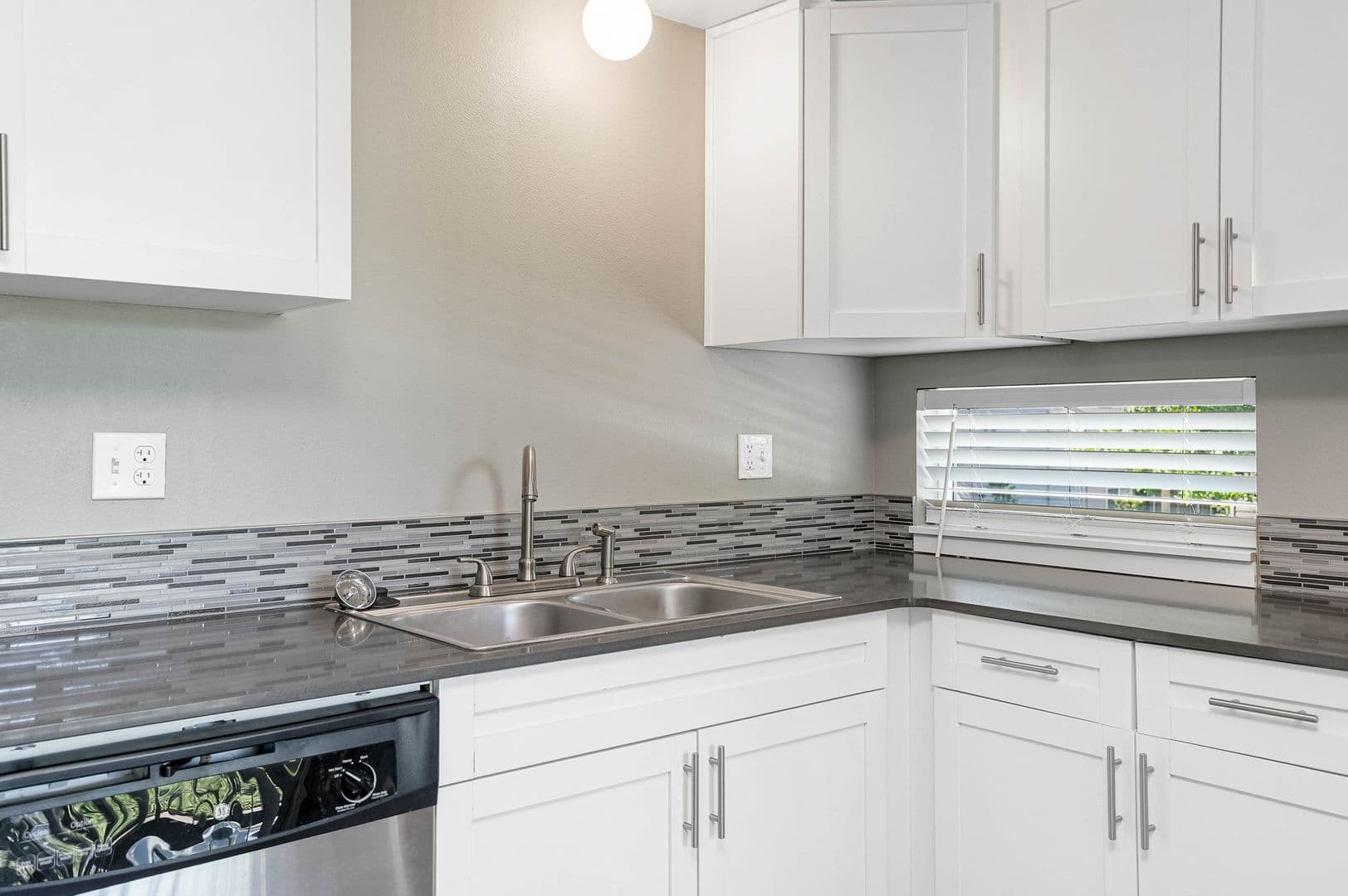 Salem Apartment: 2500 Lancaster Drive NE