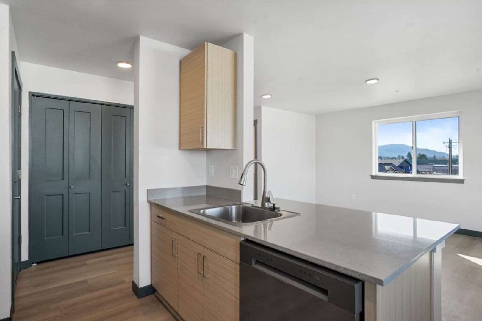 Lebanon Apartment: 305 East Airport Road