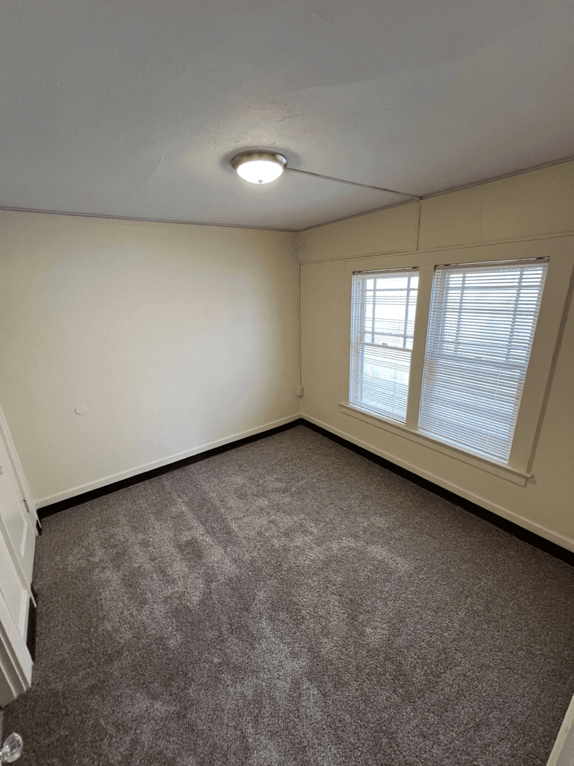 Salem Apartment: 879 Liberty St NE