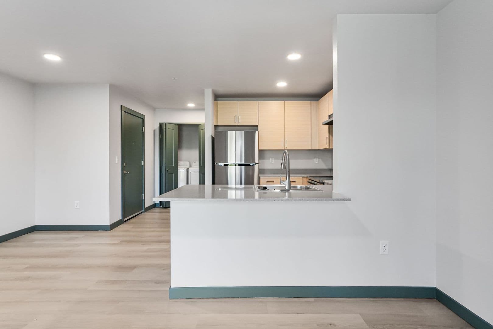 Lebanon Apartment: 305 East Airport Road