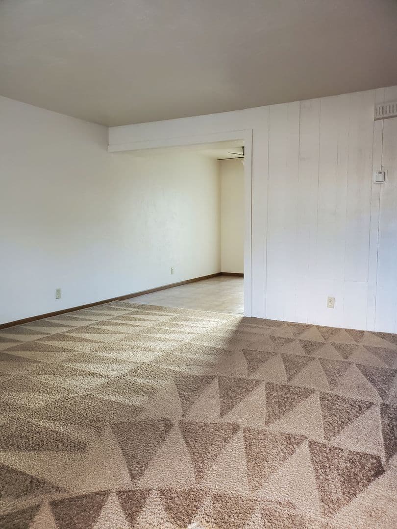 Salem Apartment: 2231 Salem Dallas Highway NW