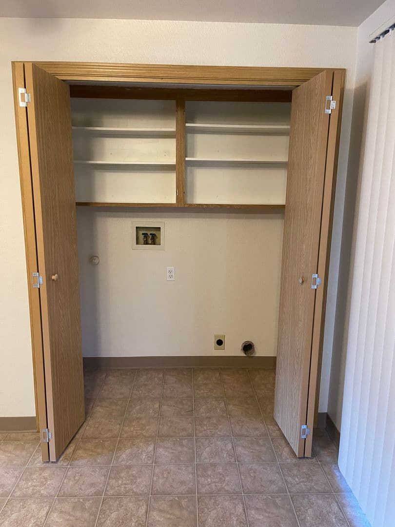 Keizer Apartment: 581 Manbrin Drive NE