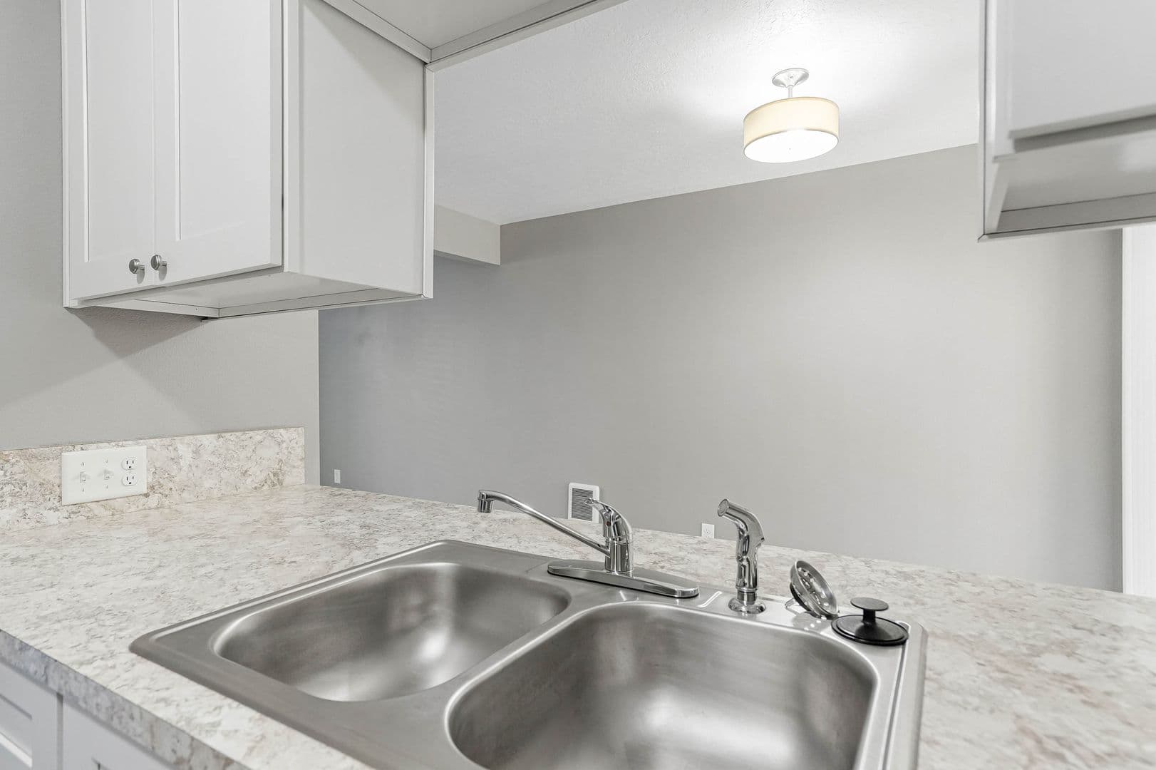 Salem Apartment: 2500 Lancaster Drive NE