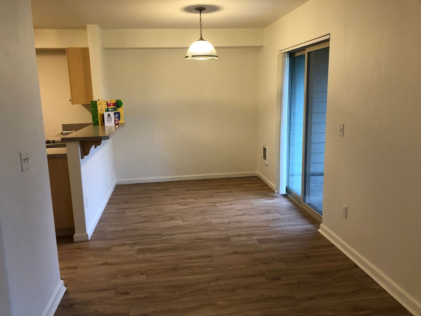 Sutherlin Apartment: 233 NW Sherman St