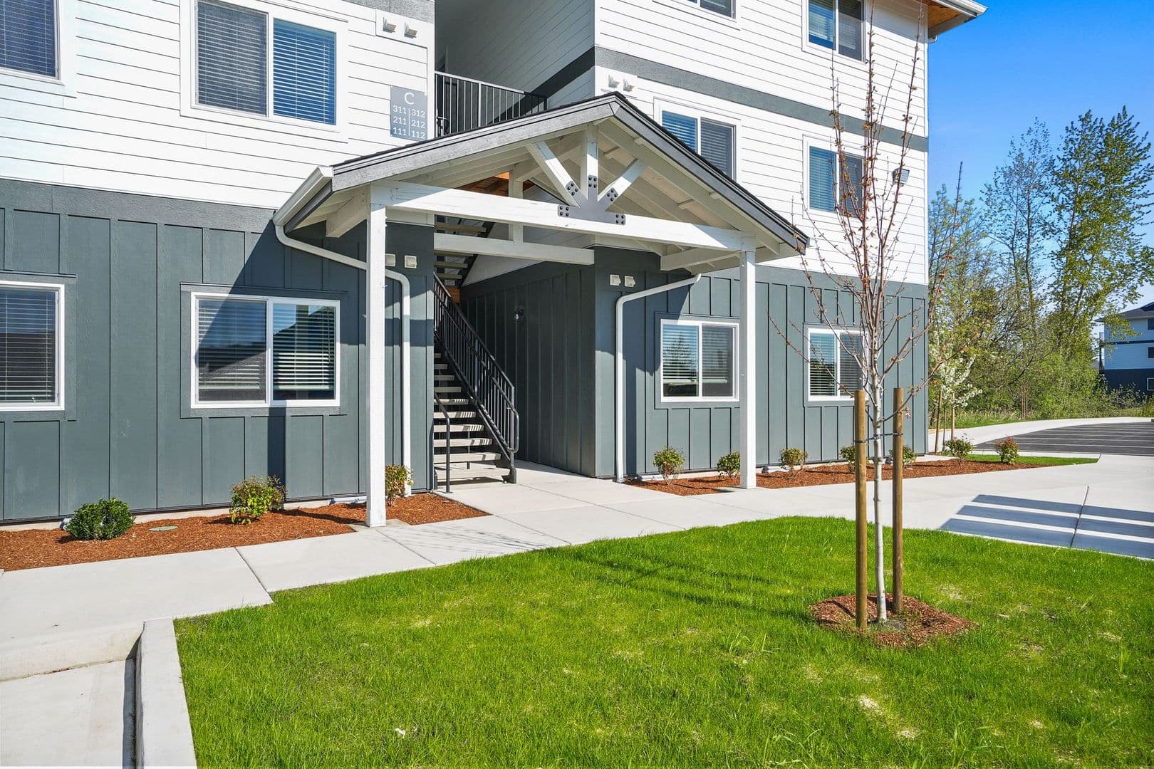 Lebanon Apartment: 305 East Airport Road