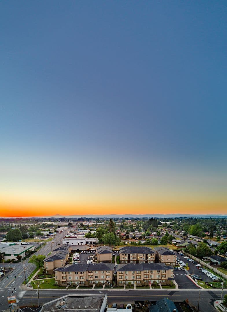 Salem Apartment: 3220 Lansing Avenue NE