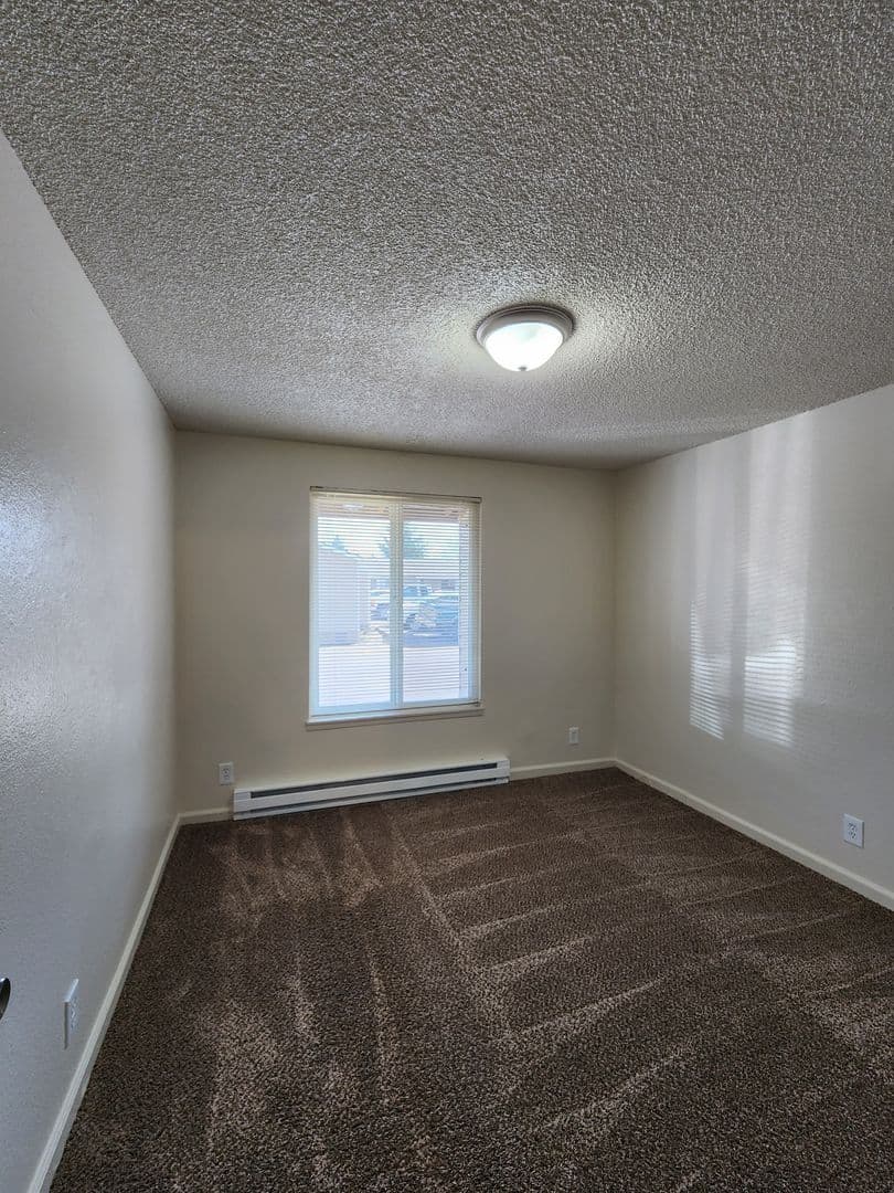 Salem Apartment: 3414 30th Ave NE
