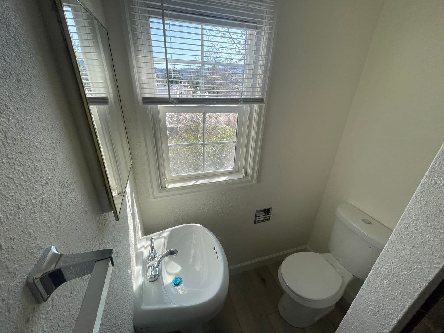 Roseburg Apartment: 1104 NE Freemont Ave
