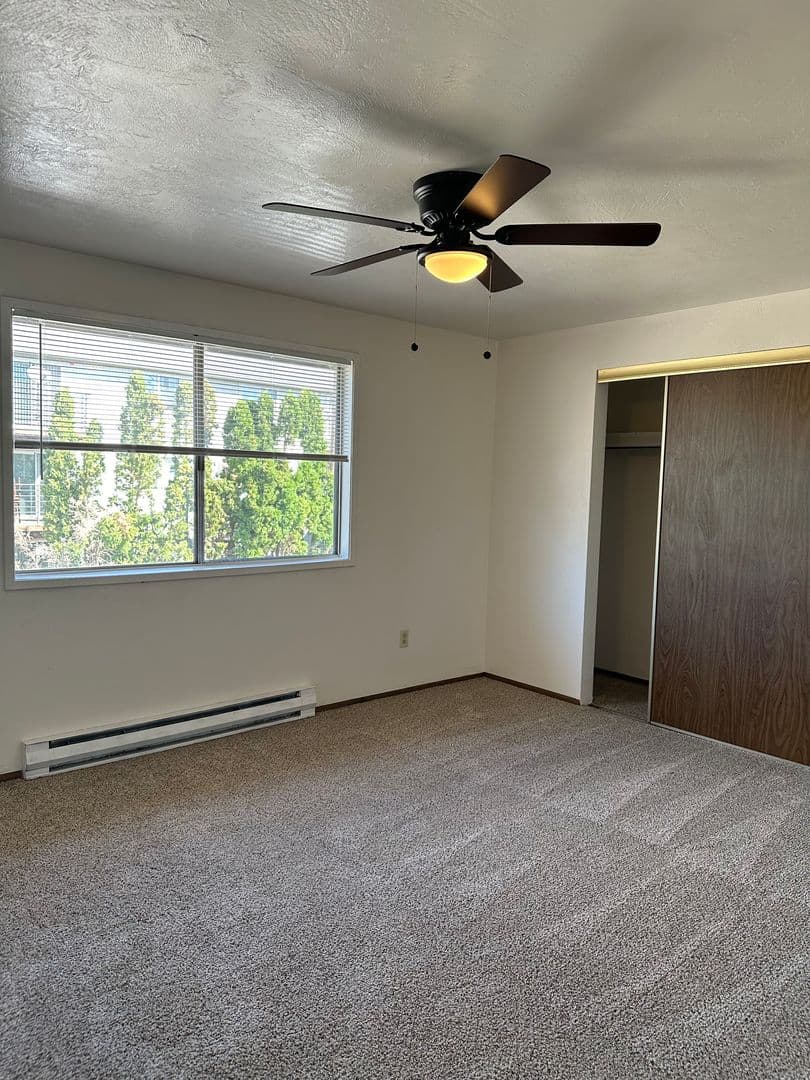 Salem Apartment: 3755 Hawthorne Ave NE