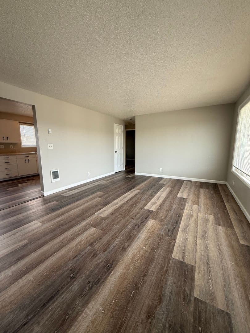 Albany Apartment: 910 18th Ave SE