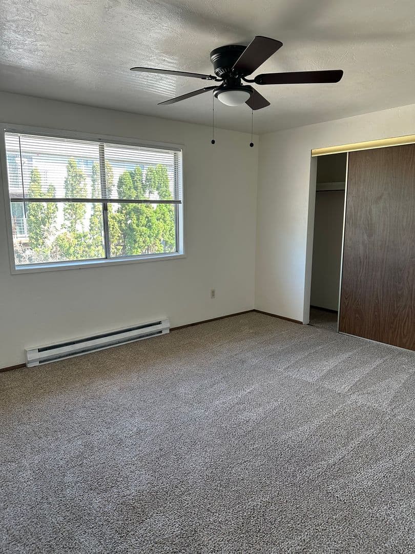Salem Apartment: 3755 Hawthorne Ave NE