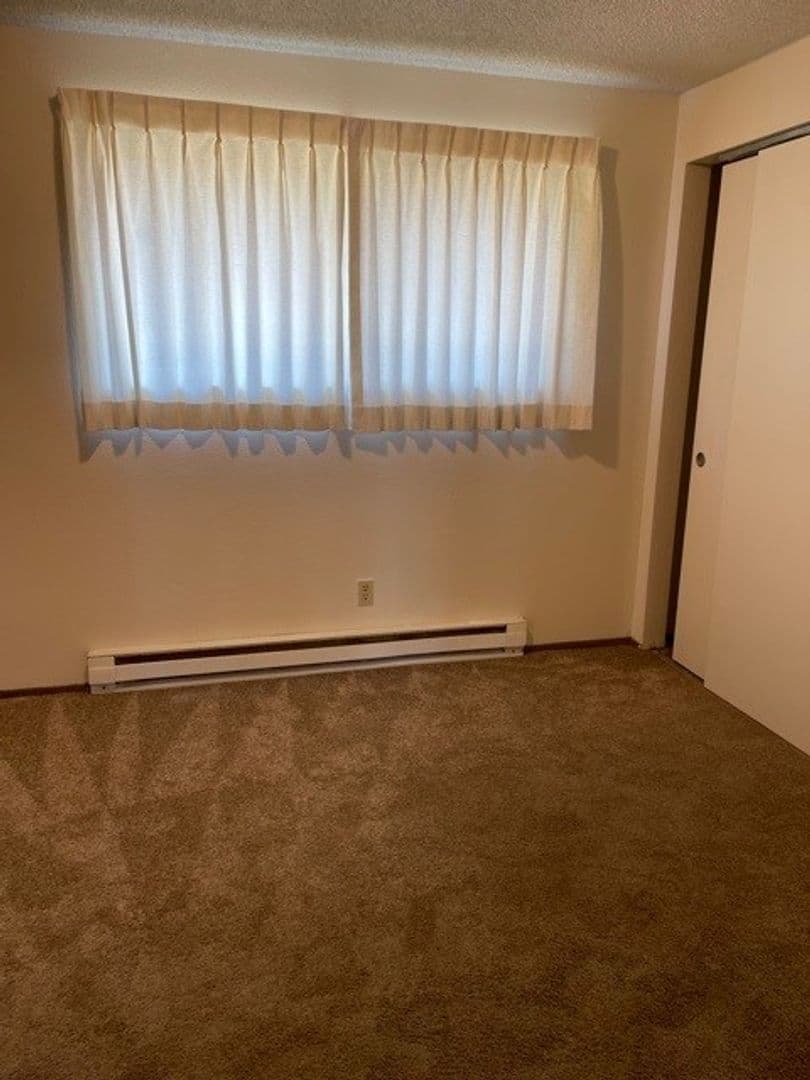 Salem Apartment: 440 Lancaster Drive SE