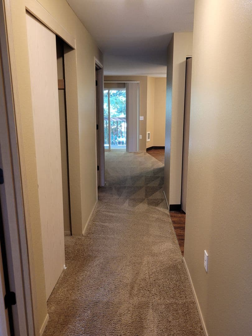 Salem Apartment: 435 Vista Ave SE