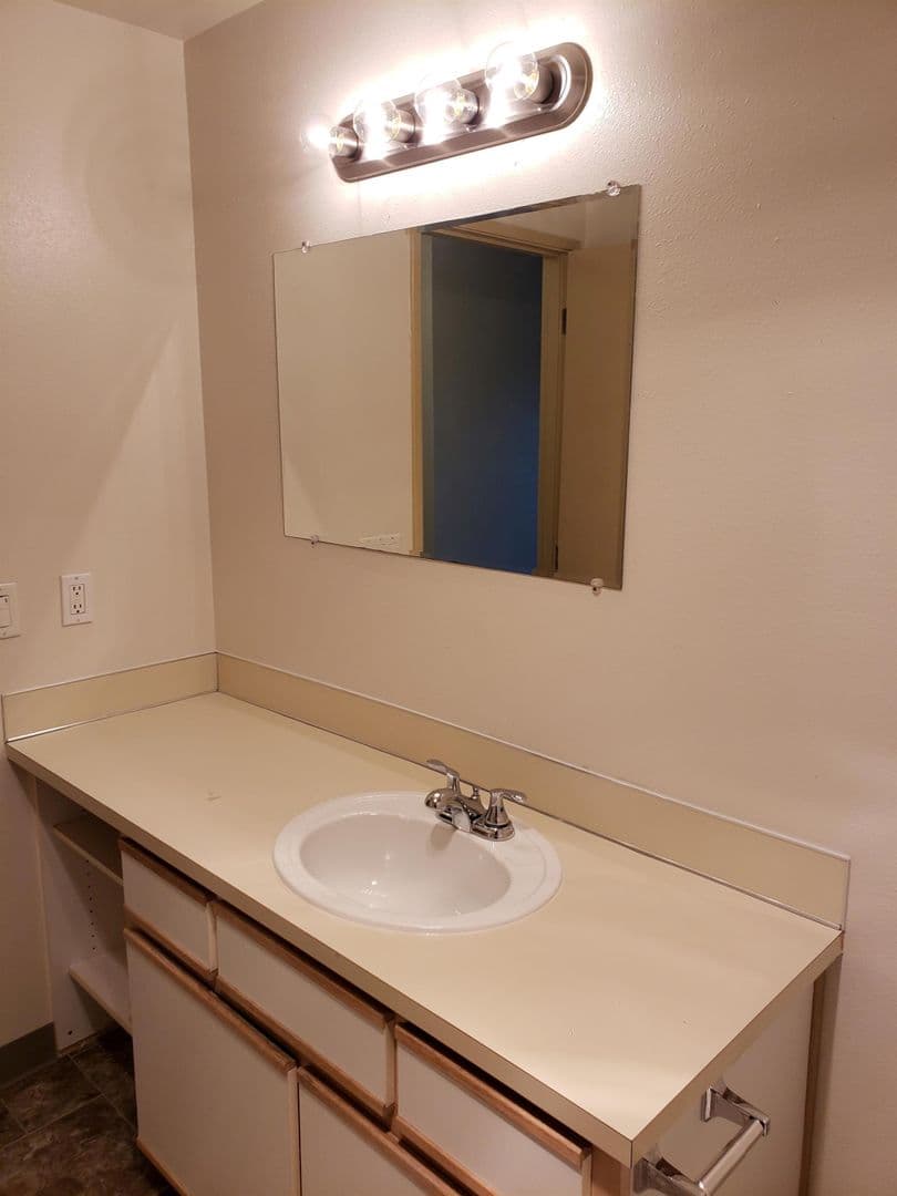Albany Apartment: 1825 Clay Street SE