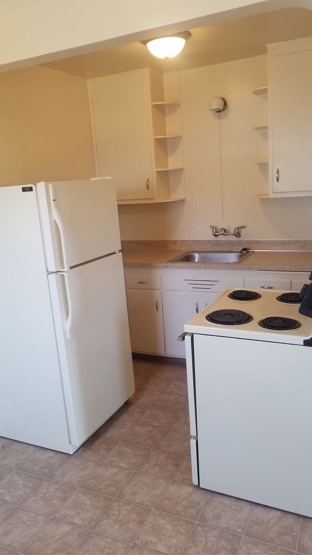 Salem Apartment: 1642 13th St SE