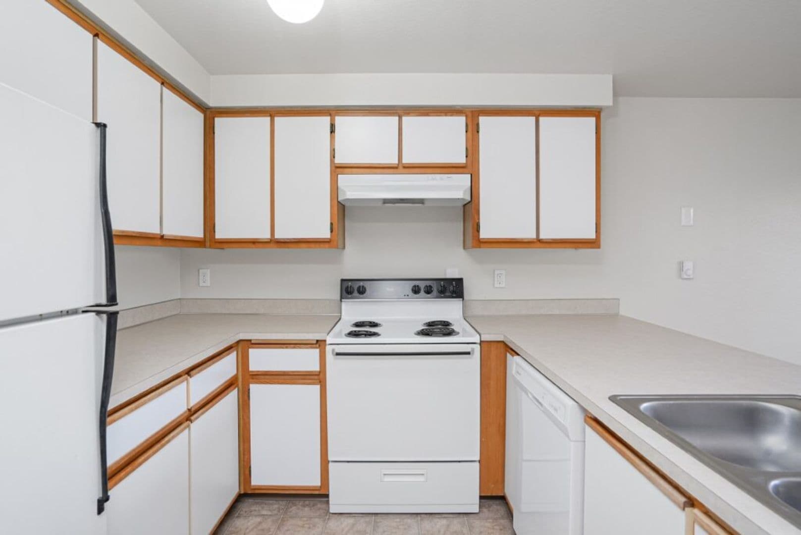 Salem Apartment: 2108 Red Oak Dr S