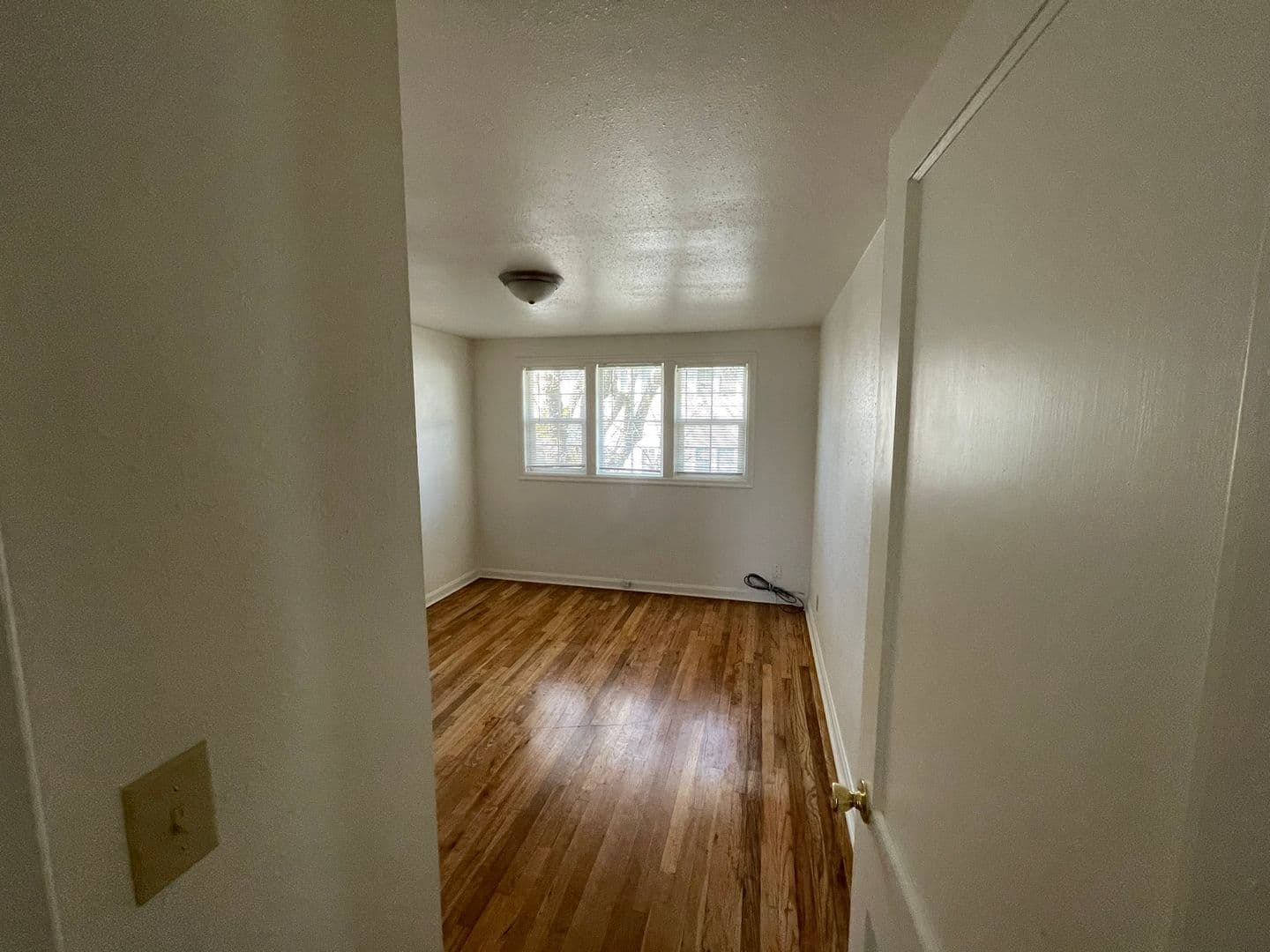 Roseburg Apartment: 1104 NE Freemont Ave