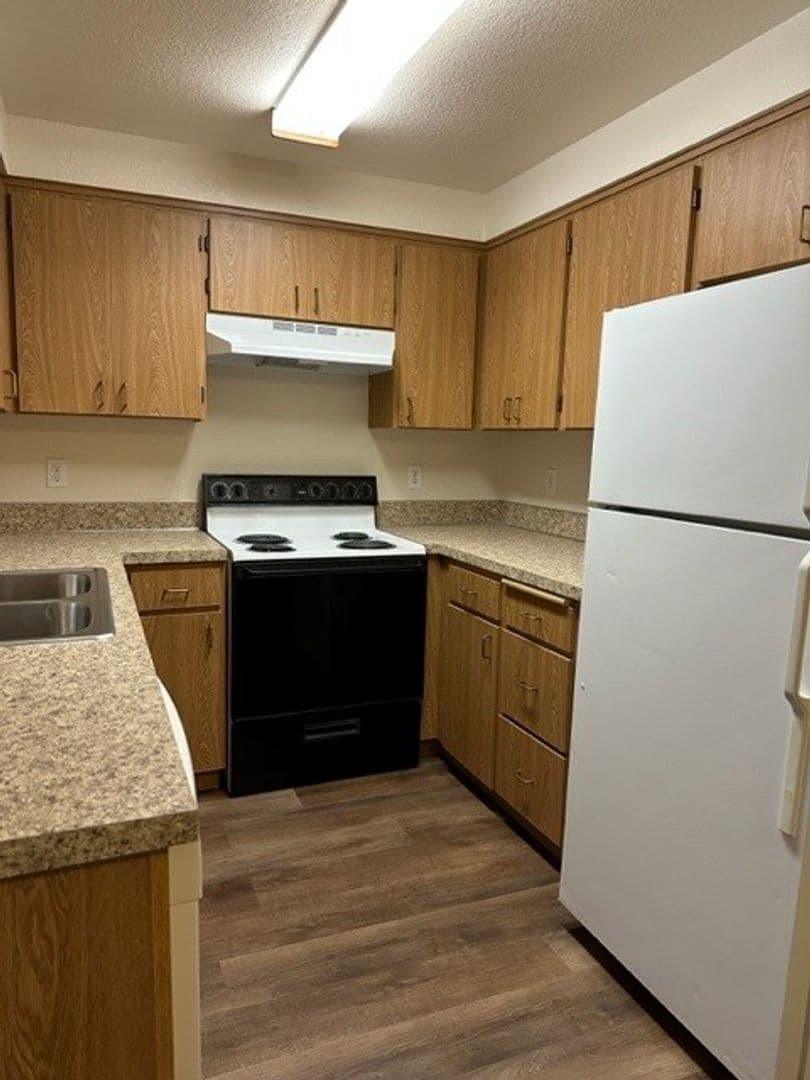 Keizer Apartment: 581 Manbrin Drive NE
