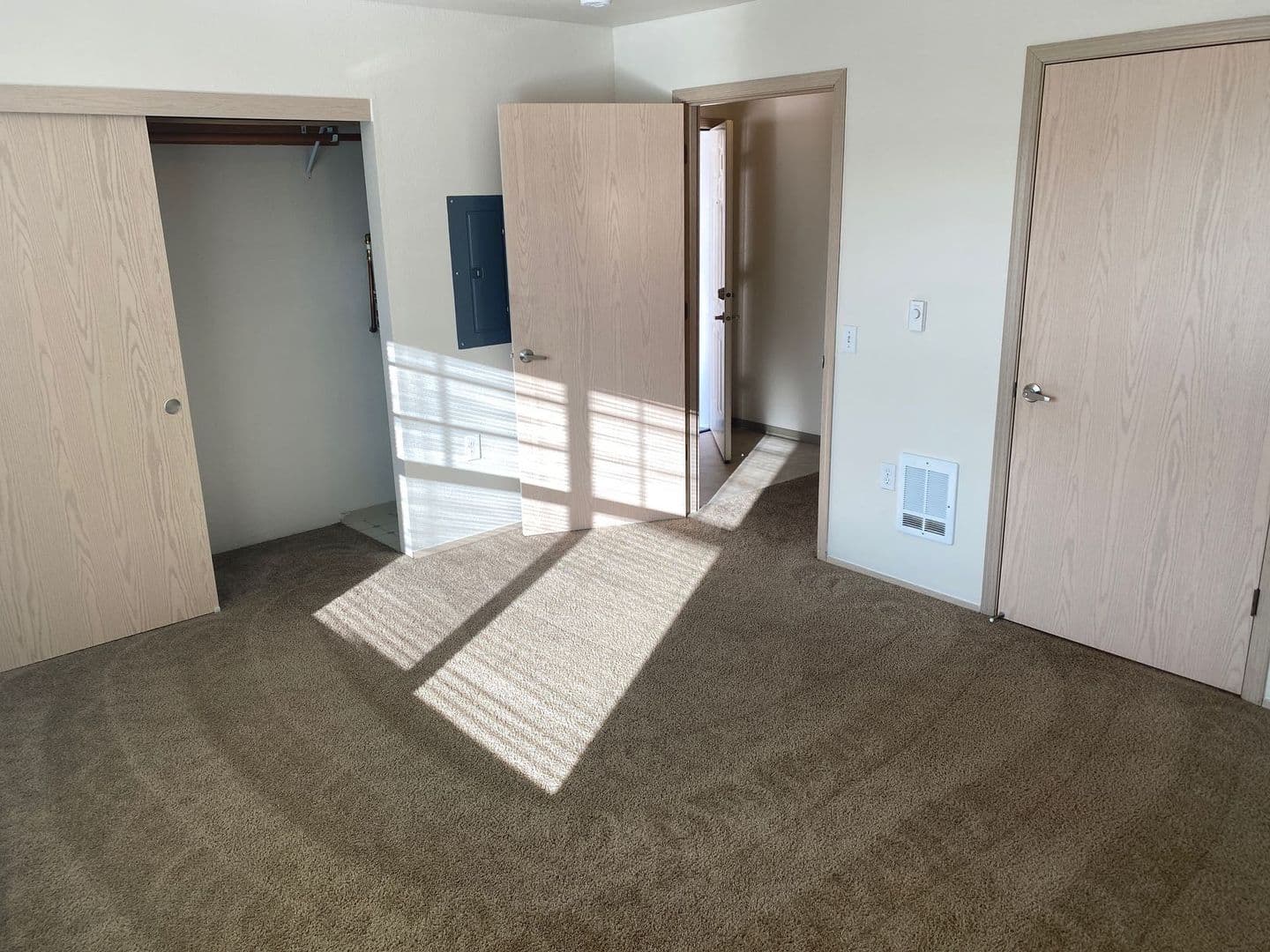 Albany Apartment: 3320 Jackson Street SE