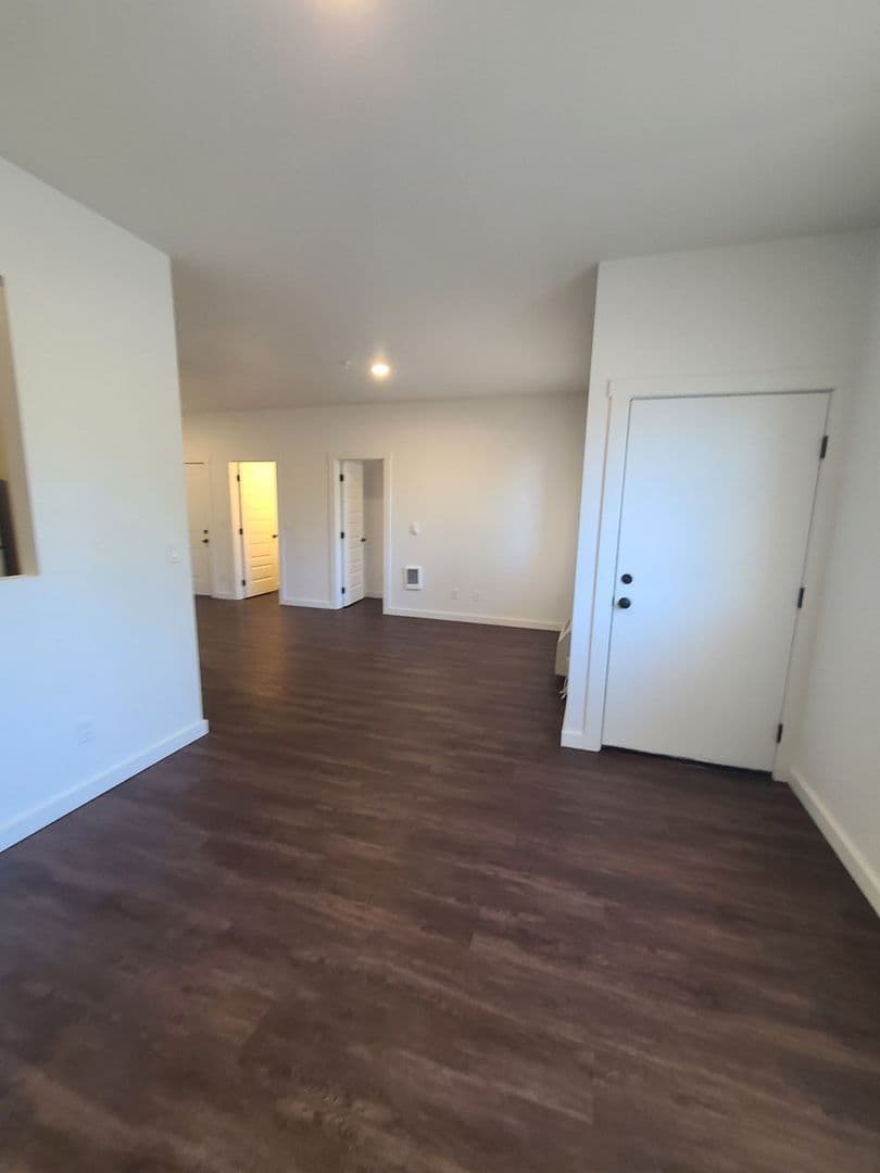 Sweet Home Apartment: 987 Long St
