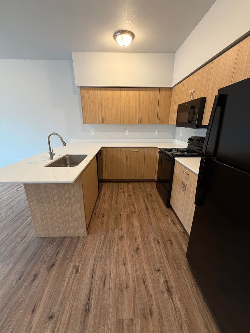Keizer Apartment: 3983 Pleasant View Drive