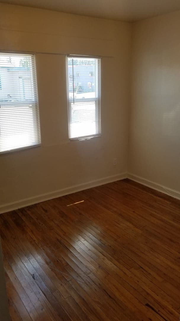 Salem Apartment: 1642 13th St SE
