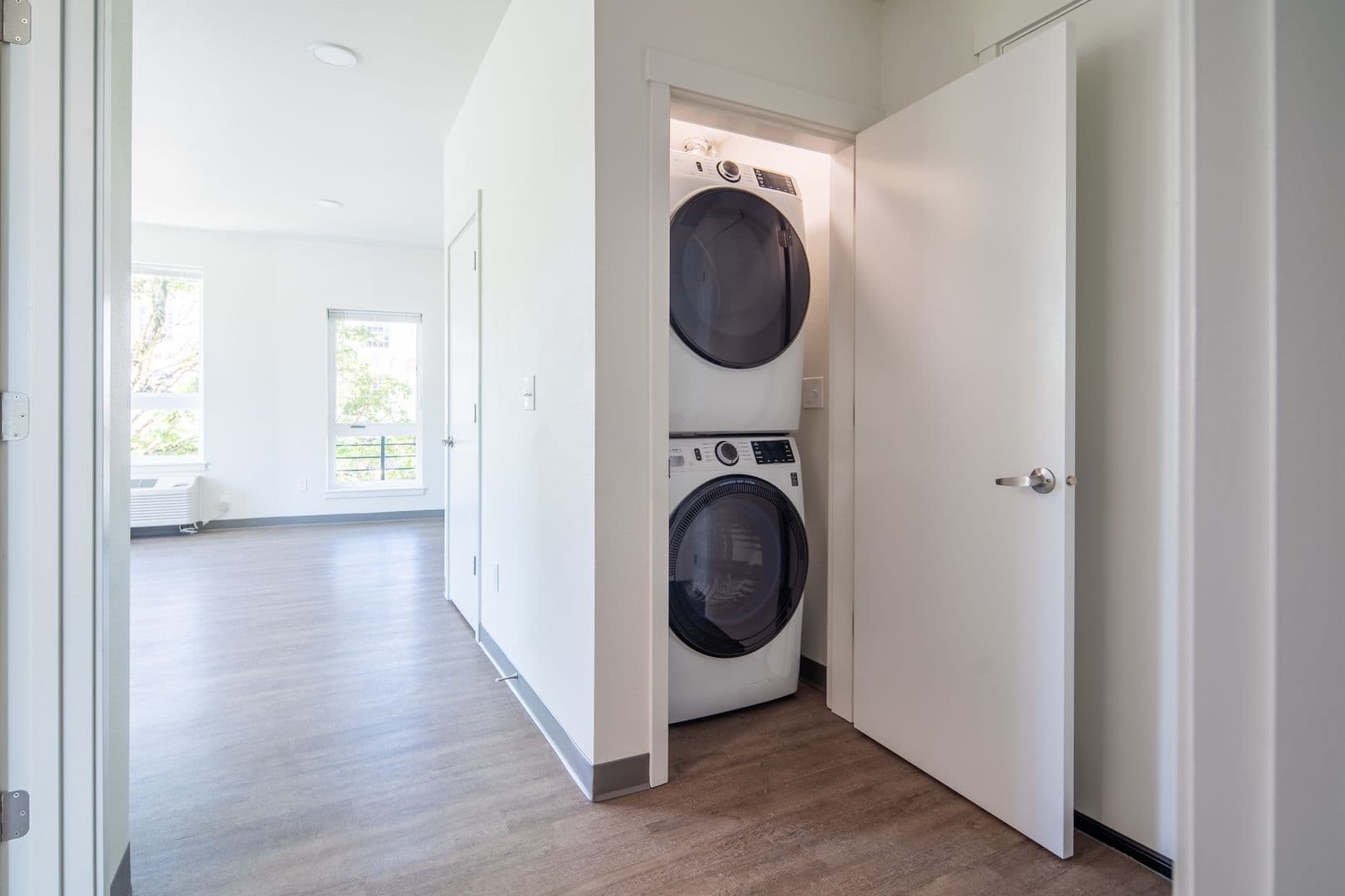 Salem Apartment: 990 Broadway St NE