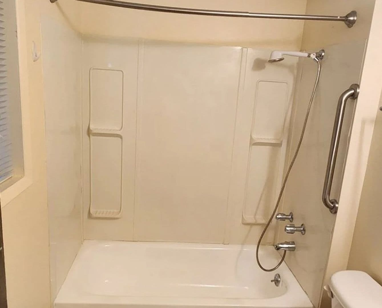 Salem Apartment: 158 Friendship Ave SE