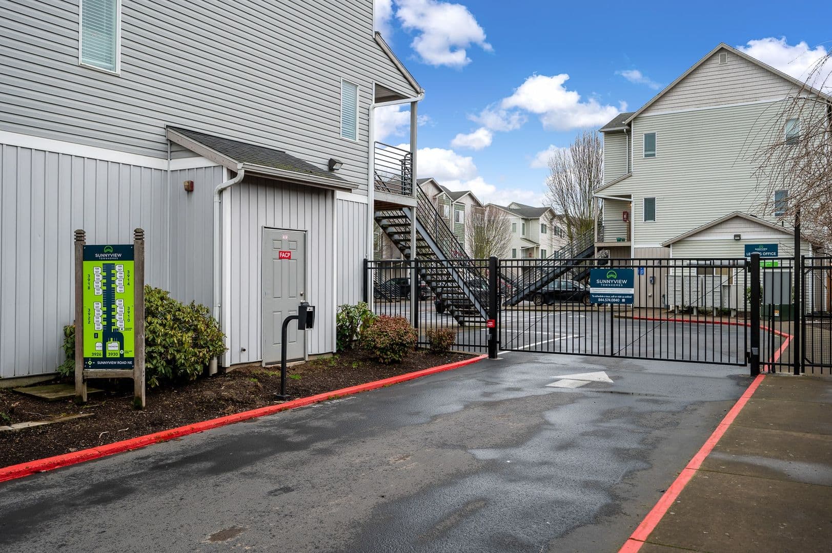 Salem Townhome: 3930 Sunnyview Road NE