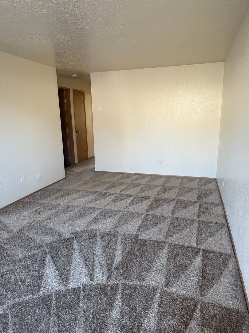 Salem Apartment: 4097 Satter Drive NE