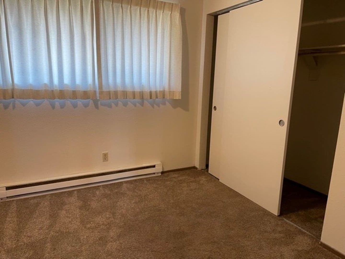Salem Apartment: 440 Lancaster Drive SE
