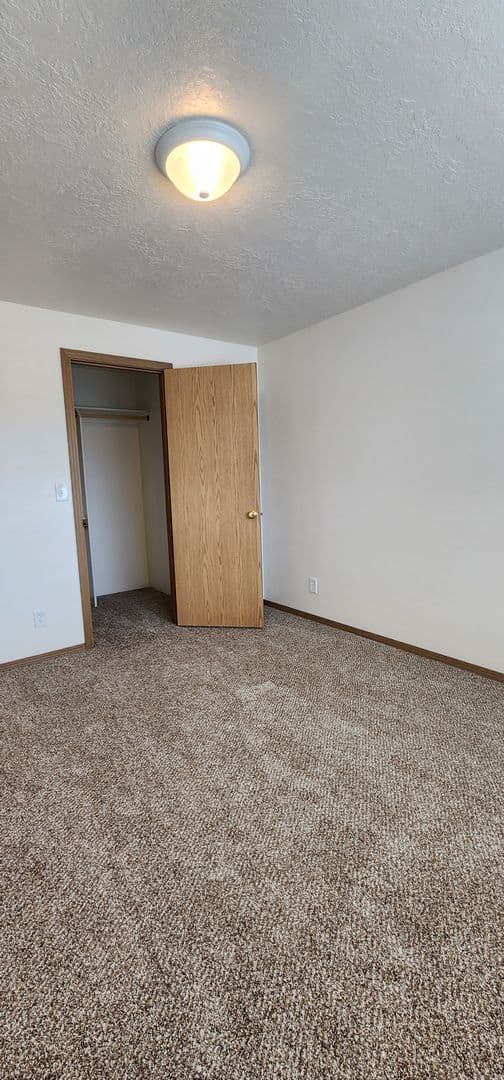 Keizer Apartment: 4022 Holly Ct NE