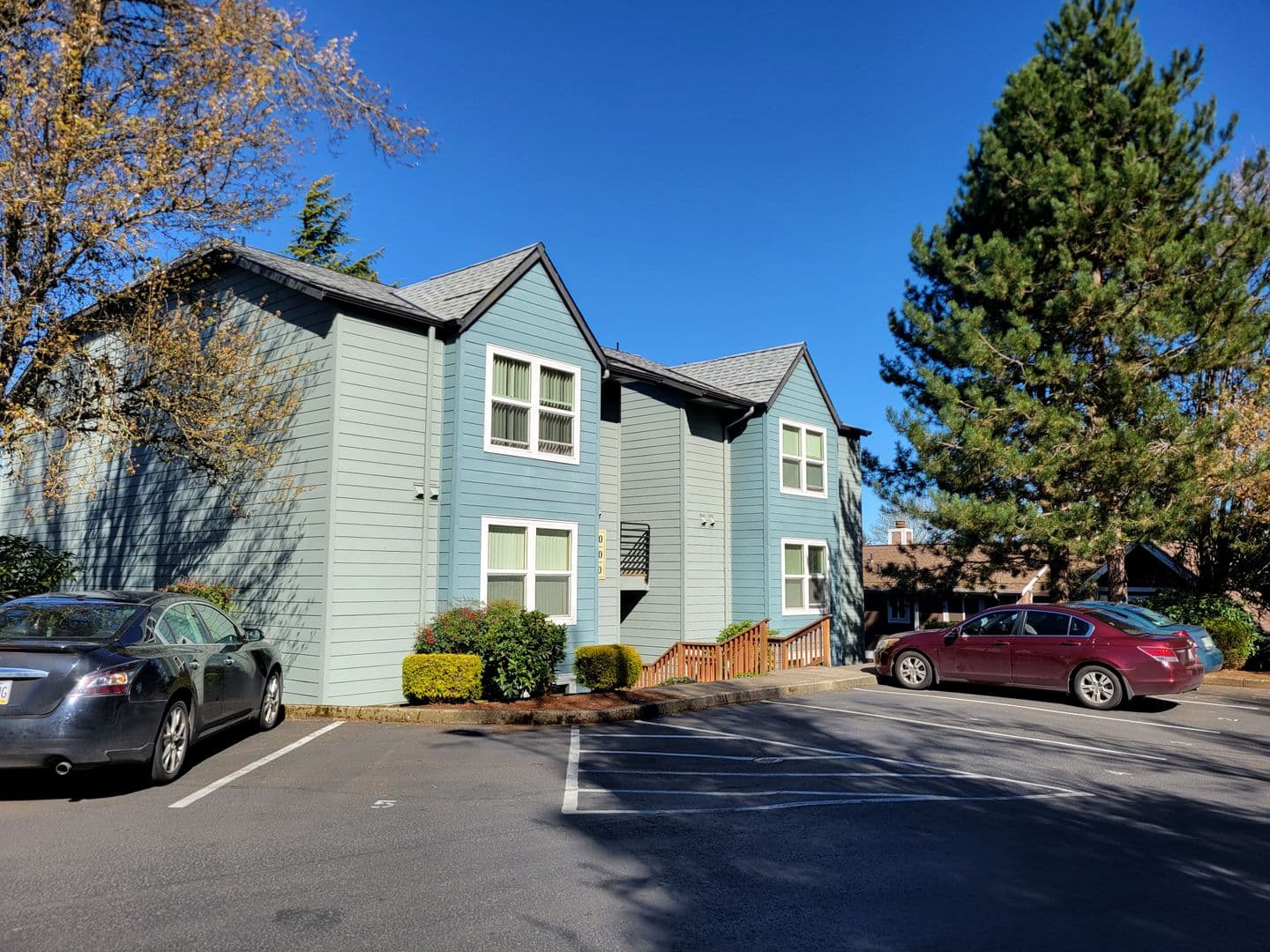Salem Apartment: 435 Vista Ave SE