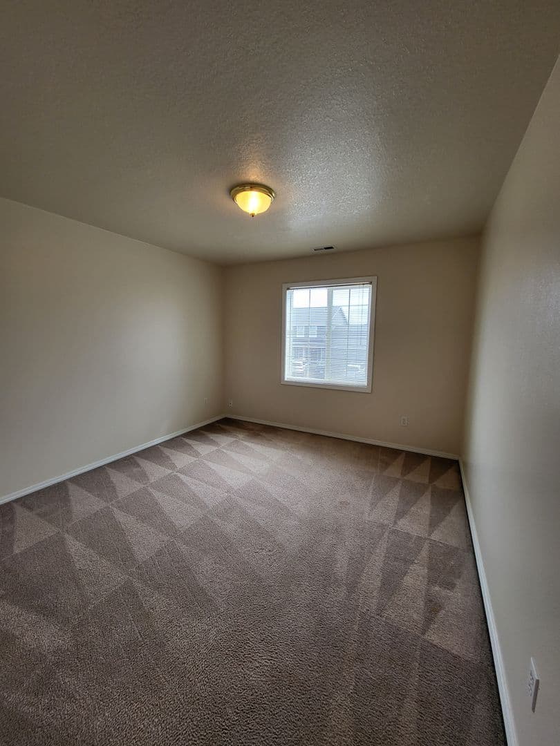 Salem Apartment: 2429 Michael Drive NE