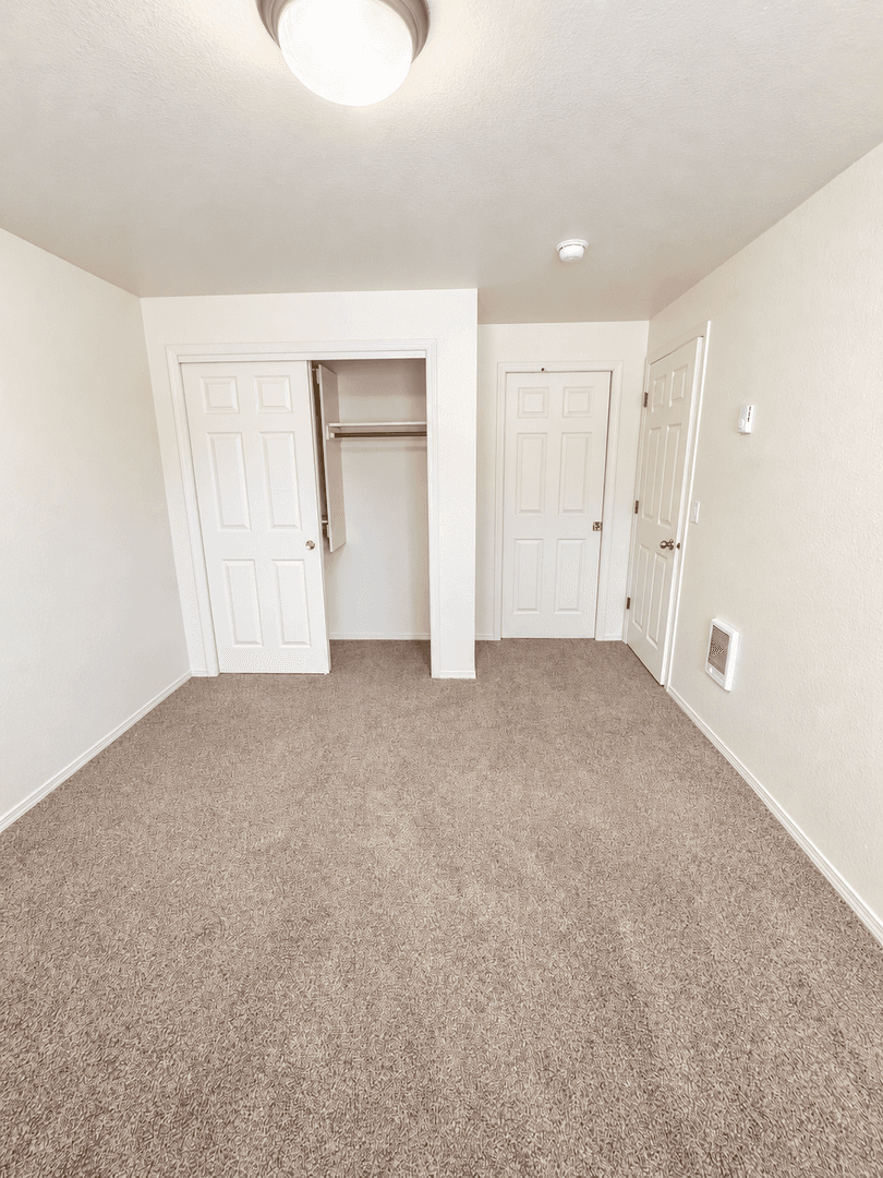 Independence Apartment: 205 N Gun Club Road