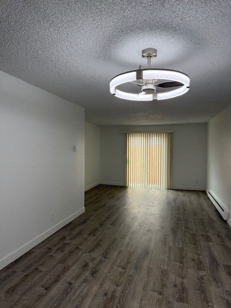Salem Apartment: 3414 30th Ave NE