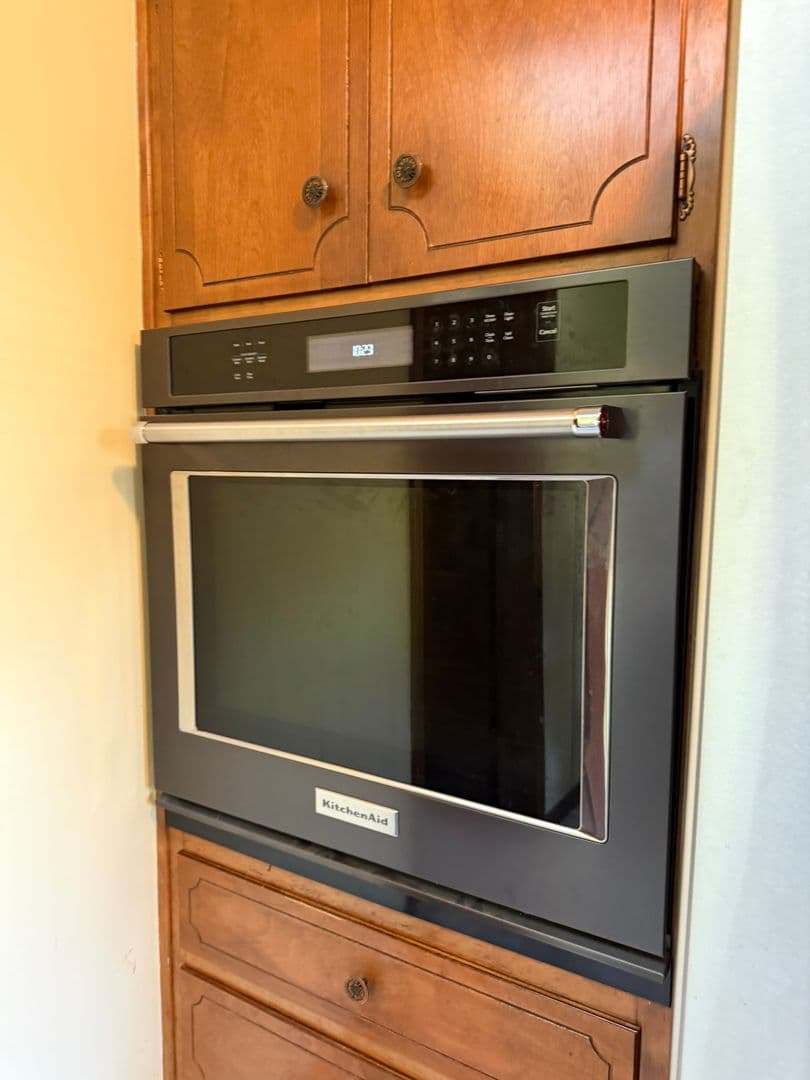Salem House: 4649 39th Ave NE