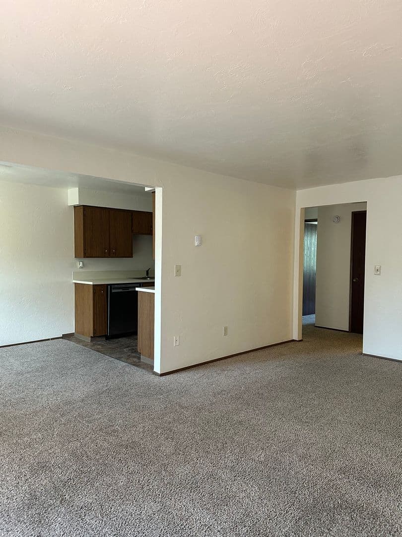 Salem Apartment: 3755 Hawthorne Ave NE