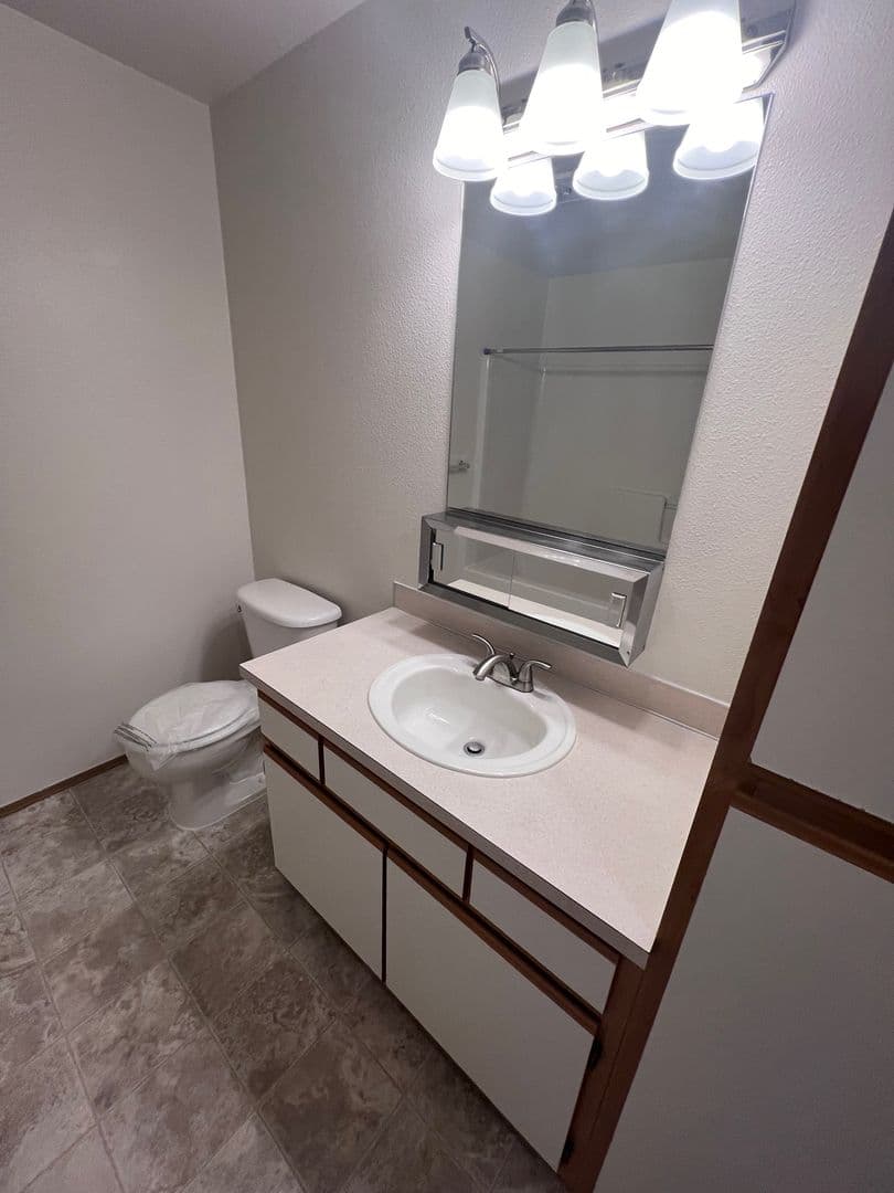 Albany Apartment: 872 Belmont Avenue SW